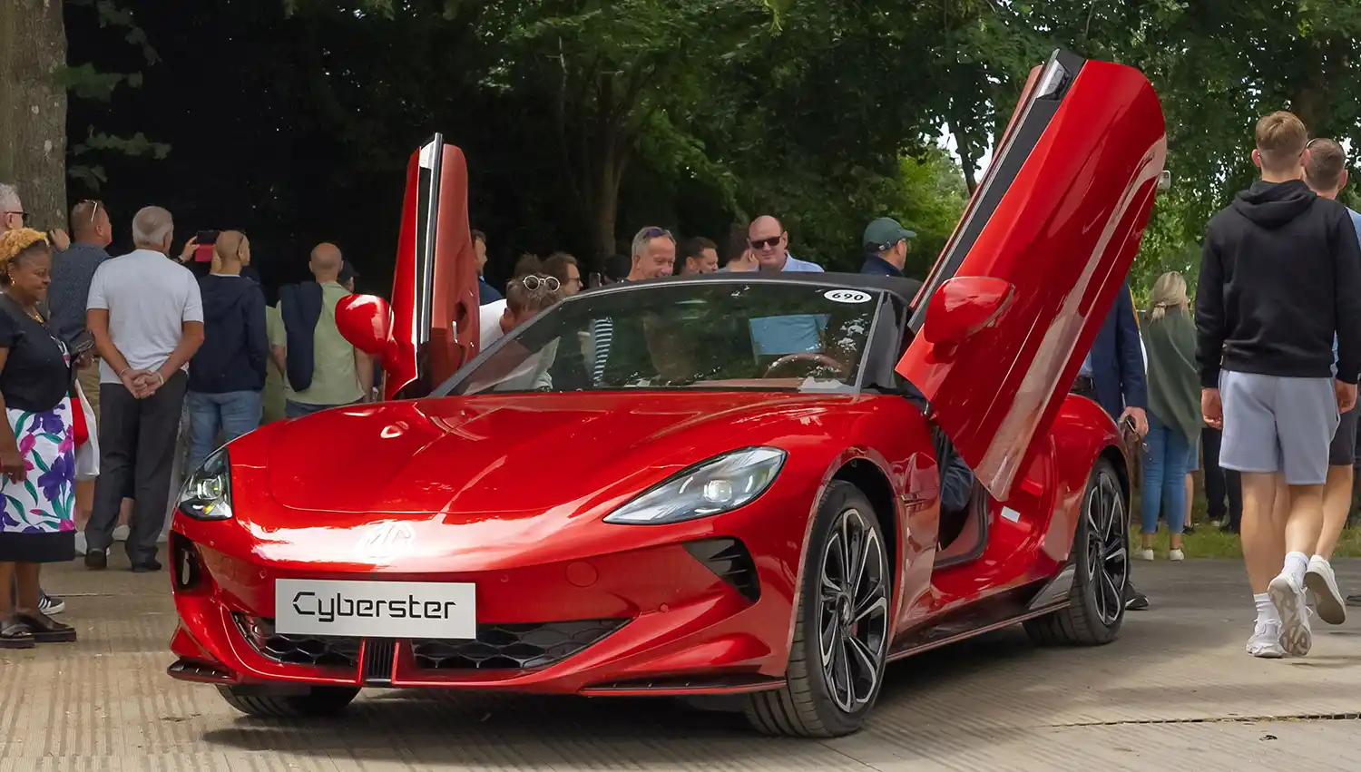 MG Electrifies Goodwood With Triple Global Debut