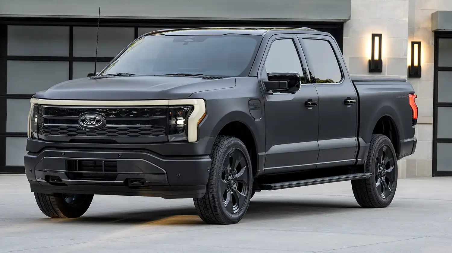 Ford F-150 Lightning Platinum Black (2024)